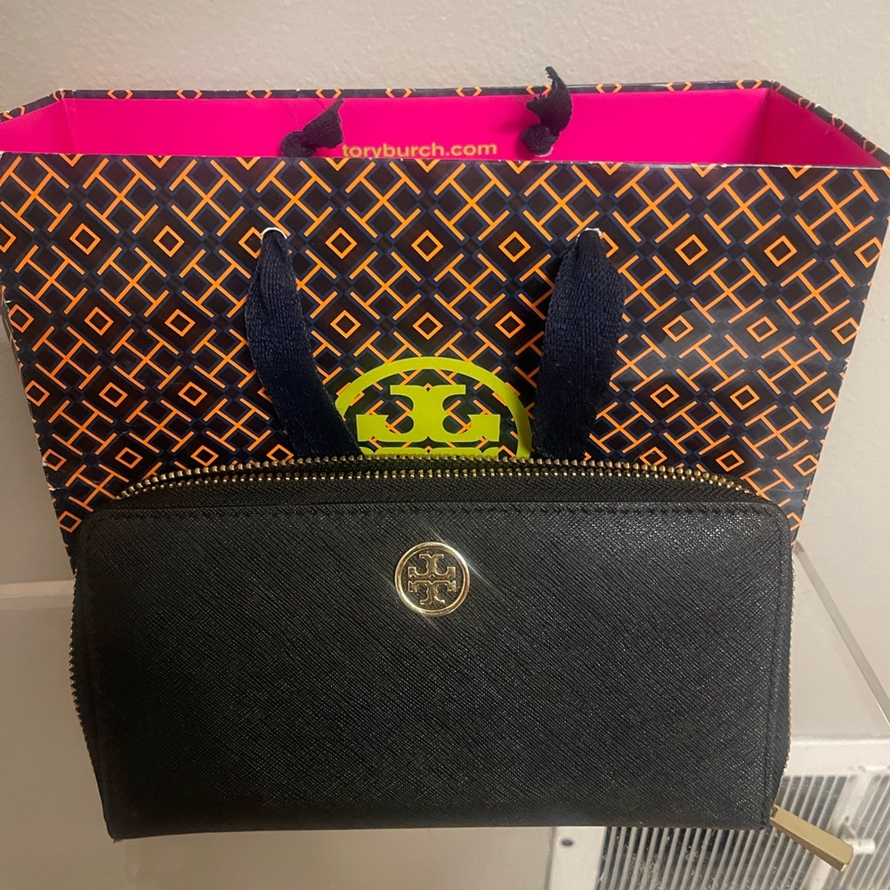 New Tory Burch Wallet Authentic